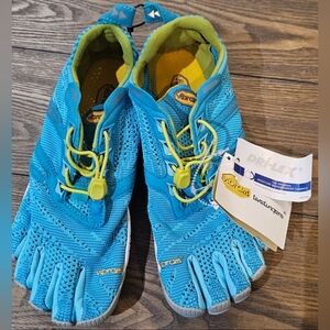 New Vibram kids  FiveFingers Blue Athletic Shoes